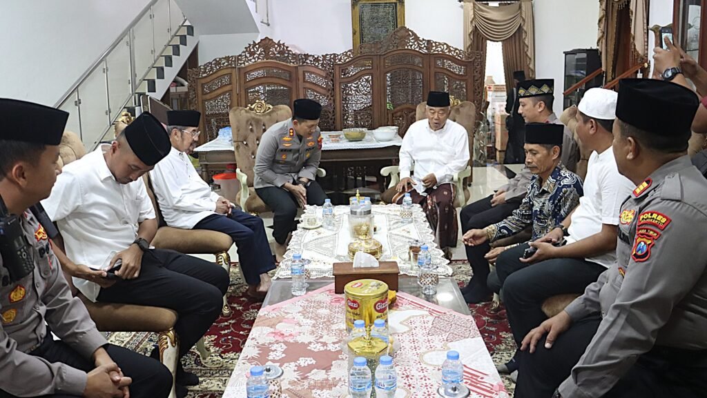 Kunjungan ini difokuskan untuk memperkuat komunikasi dan koordinasi taktis dalam menjaga kondusivitas wilayah hukum Kabupaten Mojokerto