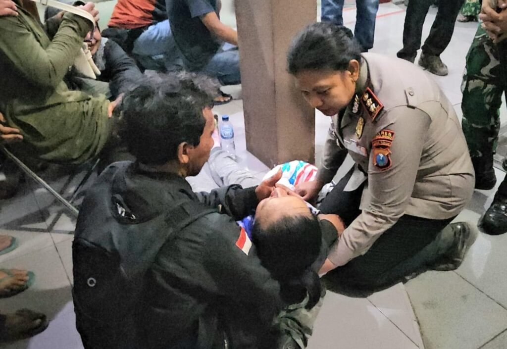 Polisi Bersama Masyarakat: Polres Probolinggo Hadirkan Empati untuk Korban Karhutla Bromo