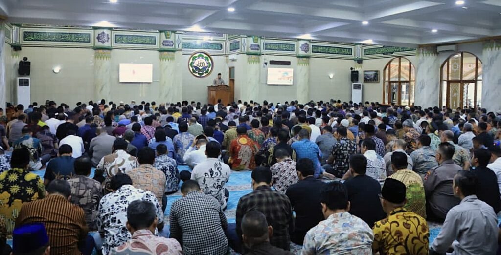 Kapolri juga menekankan bahwa kerendahan hati merupakan cerminan akhlak mulia yang harus dijaga oleh setiap orang, terlebih bagi mereka yang memiliki jabatan dan tanggung jawab besar.