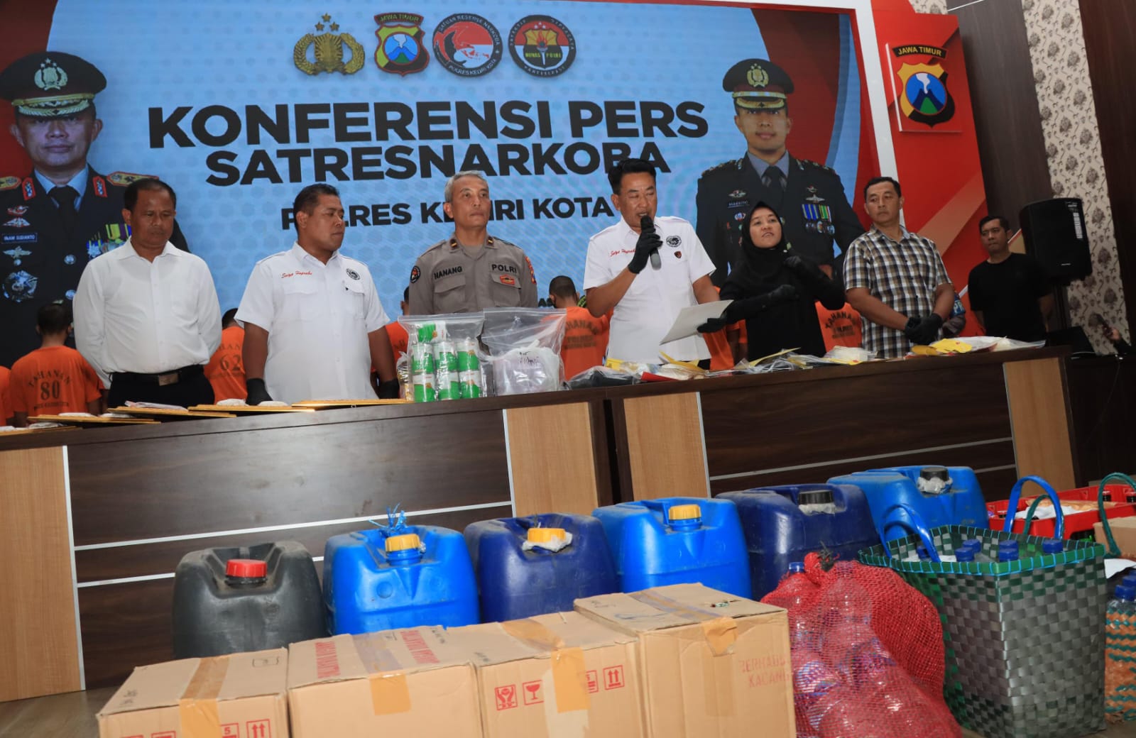 Polres Kediri Kota Amankan Tersangka Jual Miras Oplosan Es Moni yang Viral di Medsos