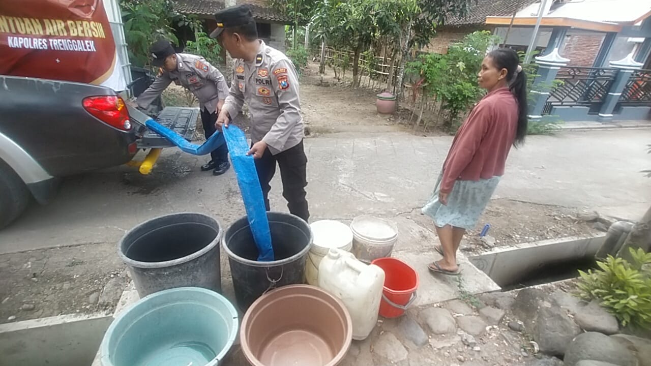 Tak Pernah Lelah, Polres Trenggalek Gencarkan Patroli Genthong di Musim Kemarau