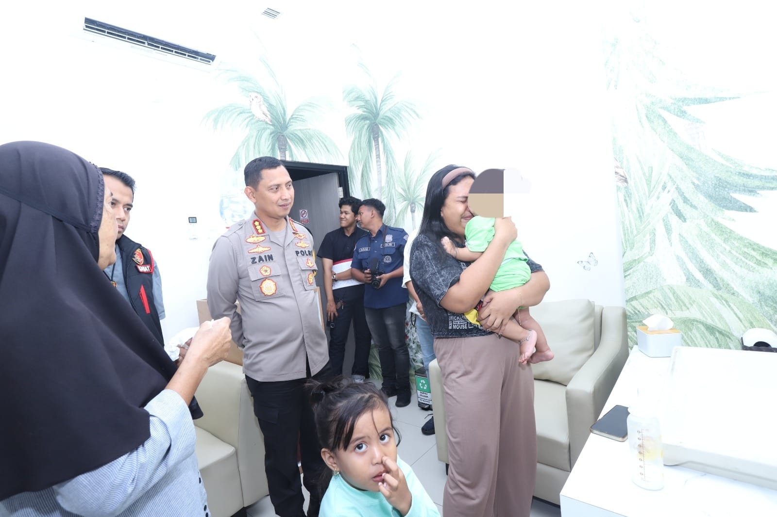 Polri Menyelamatkan Anak yang Dijual Ayahnya untuk Foya-Foya