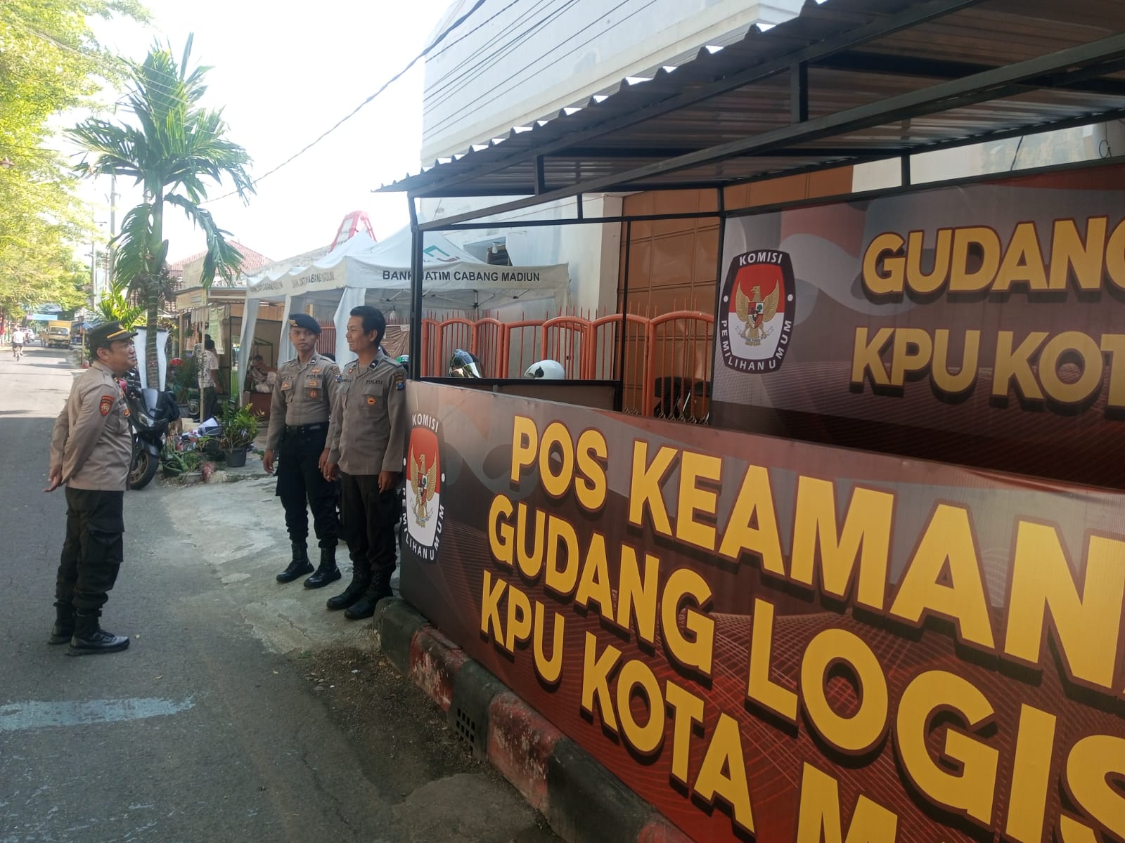 Polisi Siagakan Personel 24 Jam Pengamanan Gudang Logistik KPU Kota Madiun