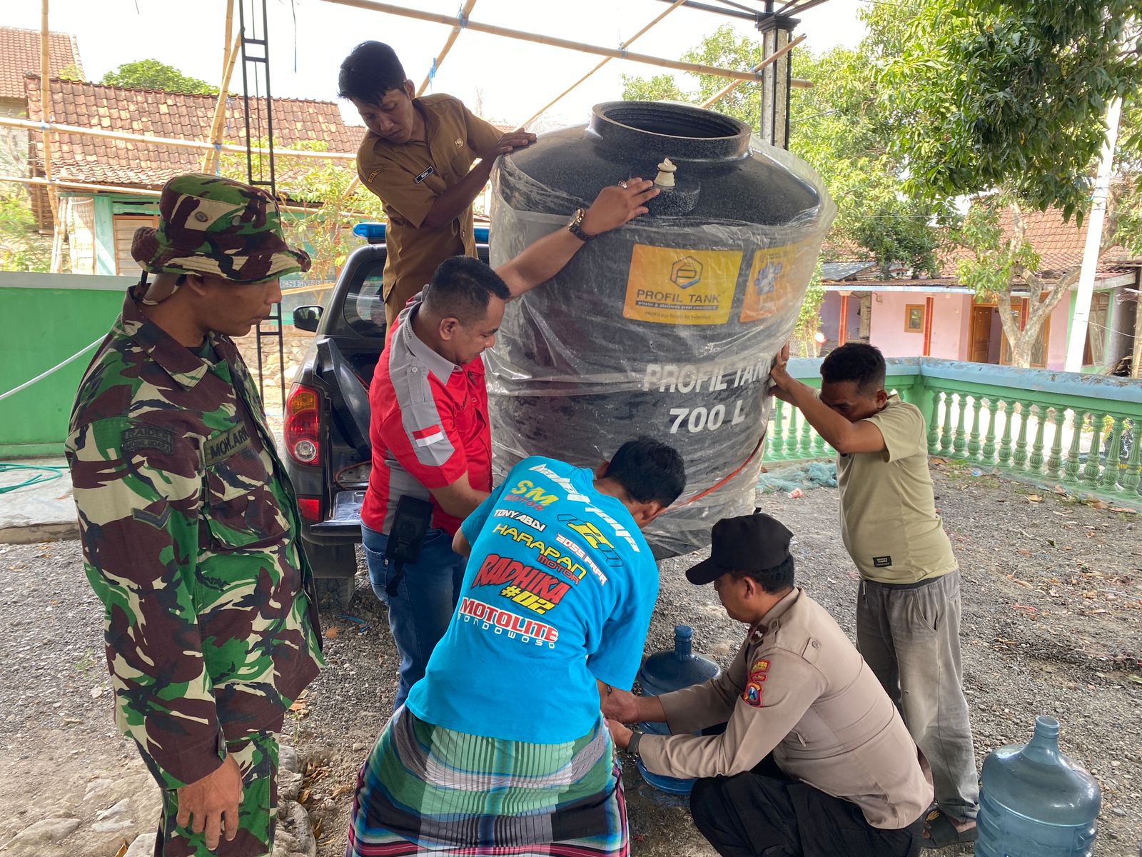 Sinergitas 3 Pilar, Polres Bondowoso Bantu Air Bersih Untuk Warga Desa Keprak