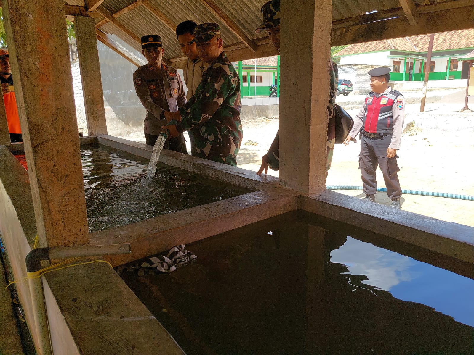 Sinergitas, Polres Pamekasan Bersama TNI dan Pemkab Kembali Salurkan Bantuan Air Bersih