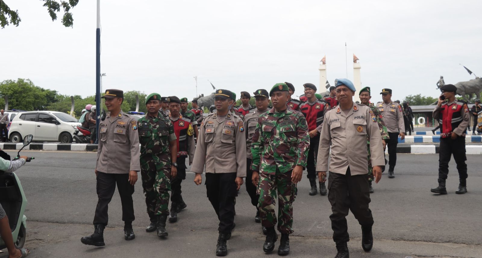 Personel Gabungan Polres Sampang dan TNI Gelar KRYD Jaga Kondusifitas Tahapan Pilkada 2024