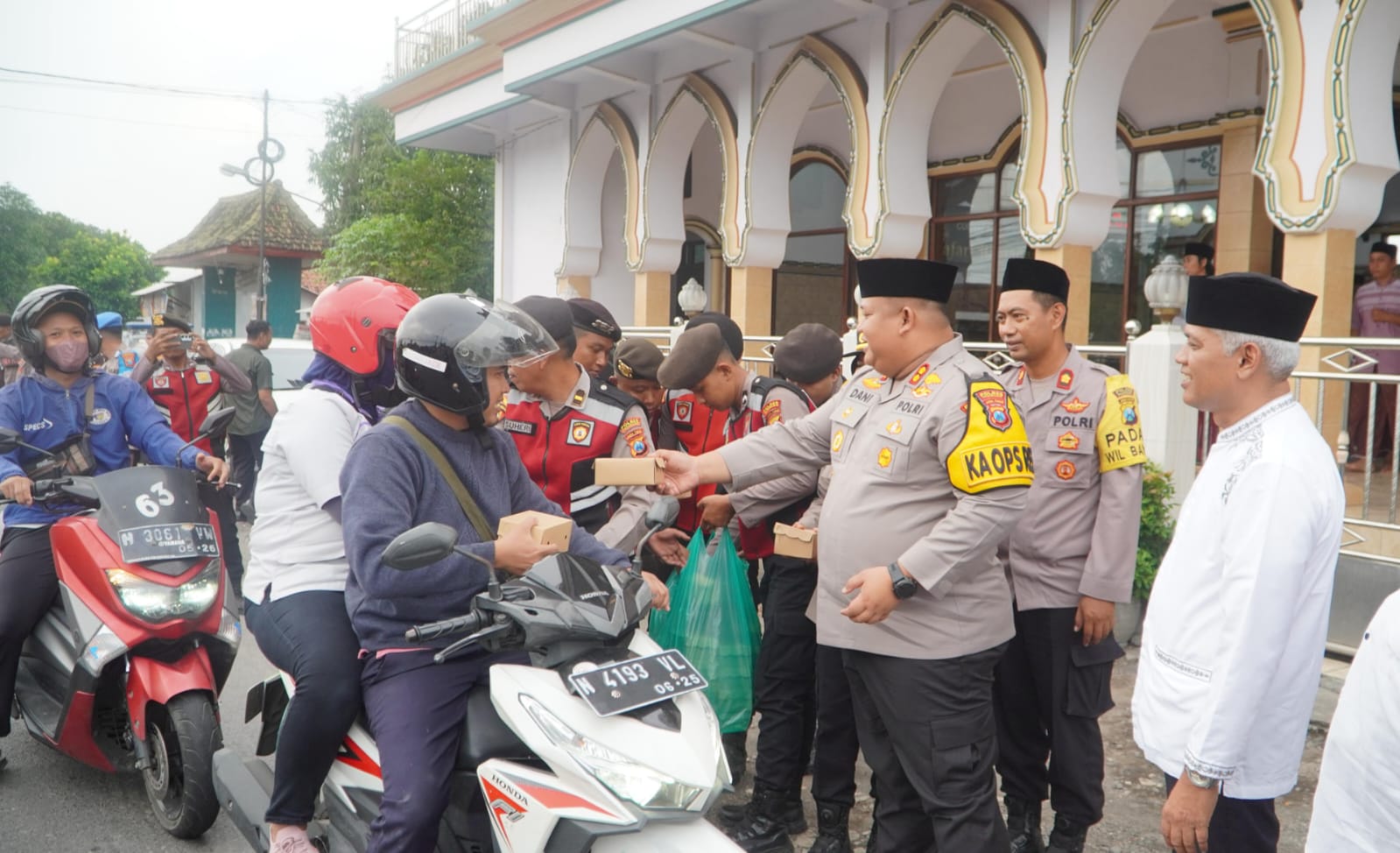 Safari Ramadhan, Kapolres Pasuruan Gelar Curhat Kamtibmas Ajak Warga Aktifkan Siskamling