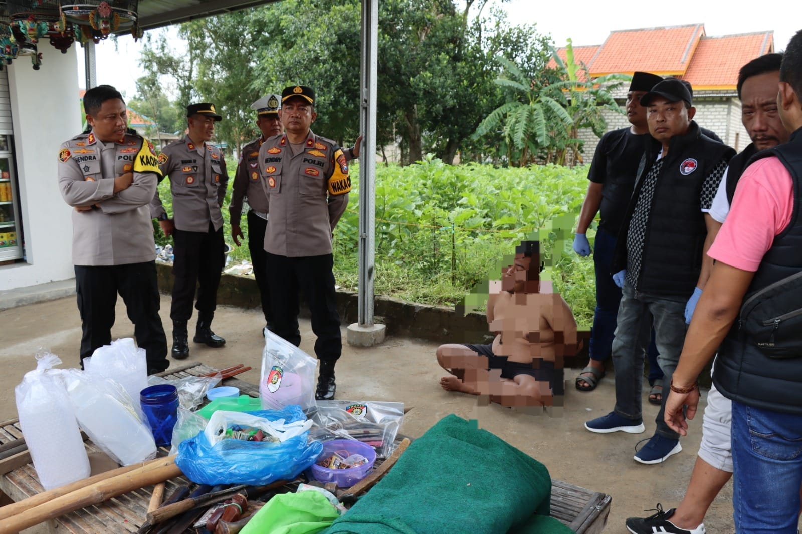 Polres Pamekasan Geledah Rumah Diduga Bandar Narkoba, 4 Tersangka Diamankan