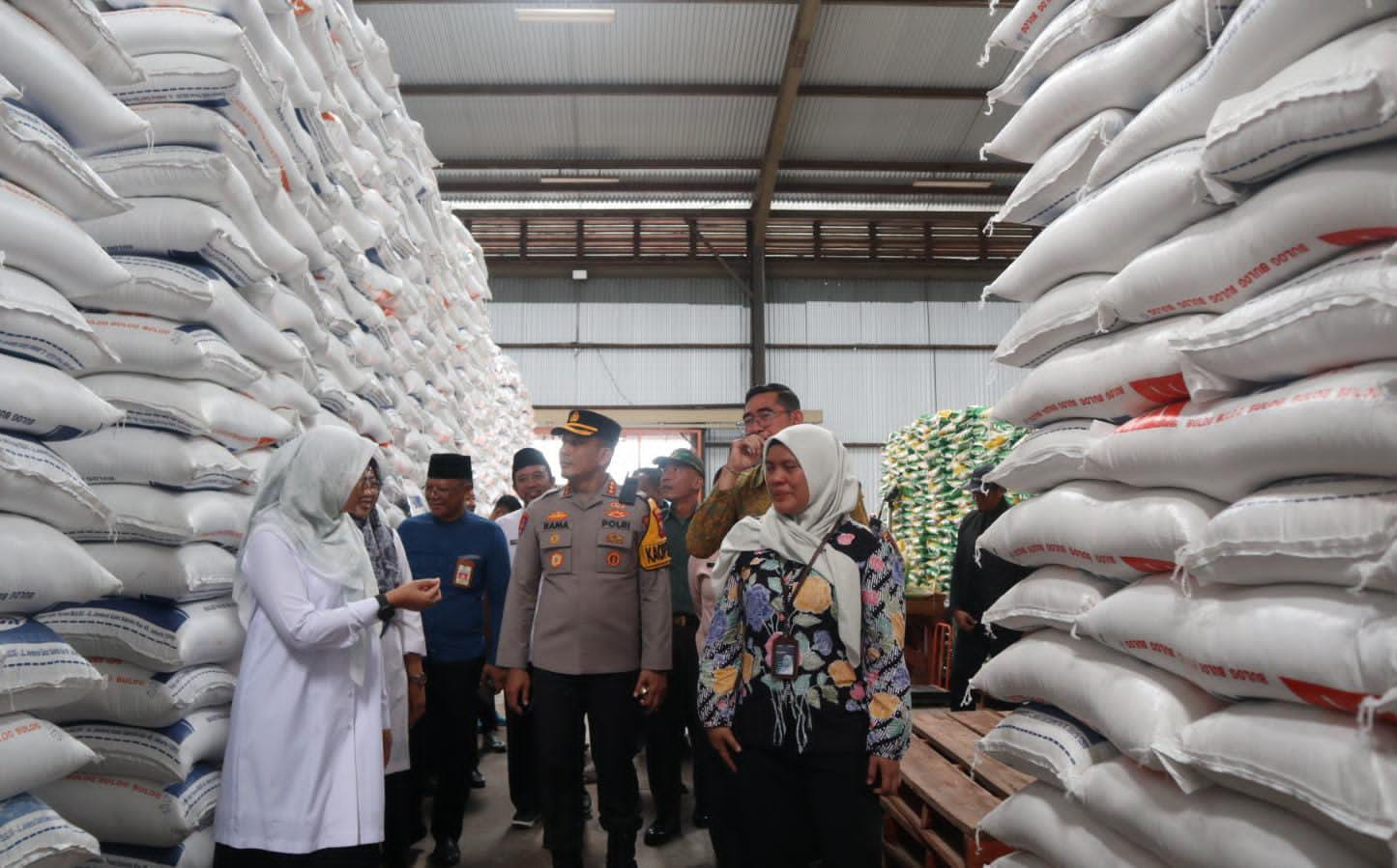 Polresta Banyuwangi dan Forkopimda Pastikan Stok Sembako dan LPG 3 Kg Aman selama Ramadhan