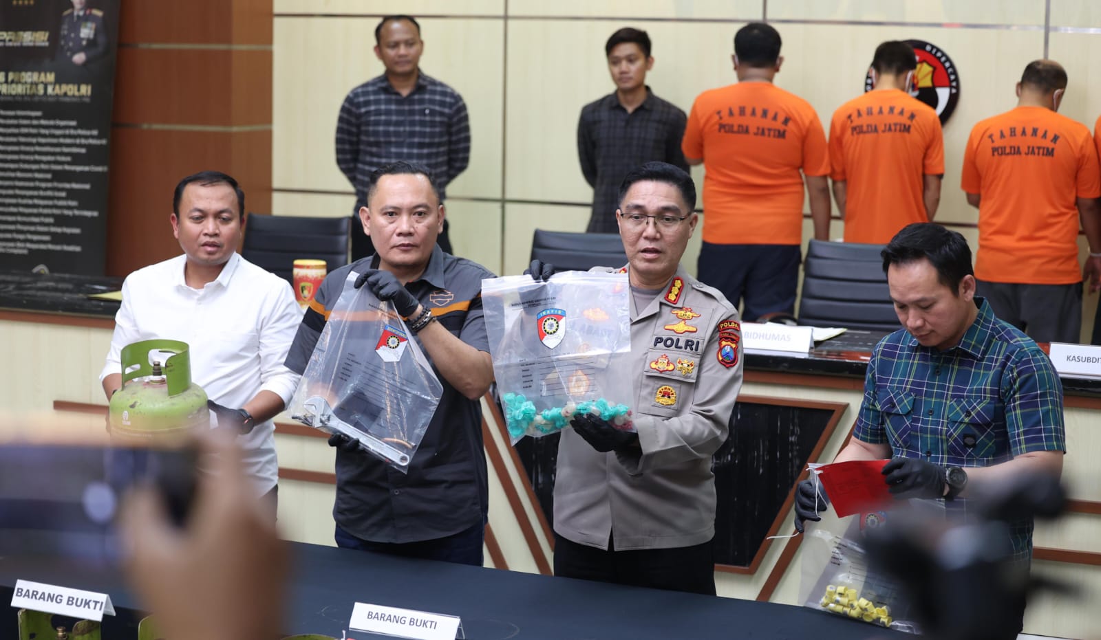 Polda Jatim Berhasil Bongkar Sindikat Pengoplos LPG Subsidi di Malang, 4 Orang Ditetapkan Sebagai Tersangka