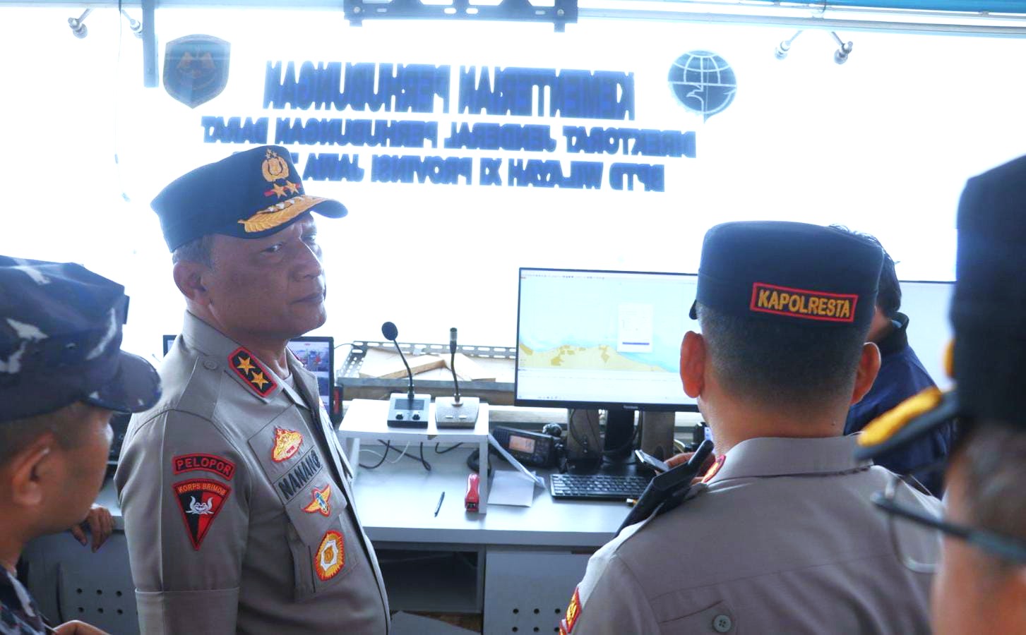 Kapolda Jatim Pantau Langsung Pencarian Korban Kapal Tenggelam di Selat Bali