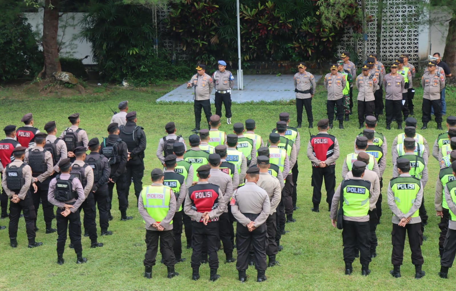 Kolaborasi Polisi dan TNI Amankan Pengesahan Warga Baru Perguruan Silat di Blitar