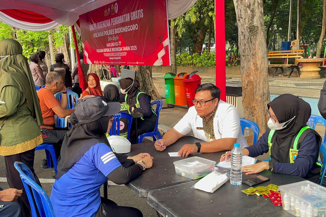 Polwan Polres Bojonegoro Gelar Bakti Kesehatan di CFD, Warga Antusias Serbu Layanan Gratis