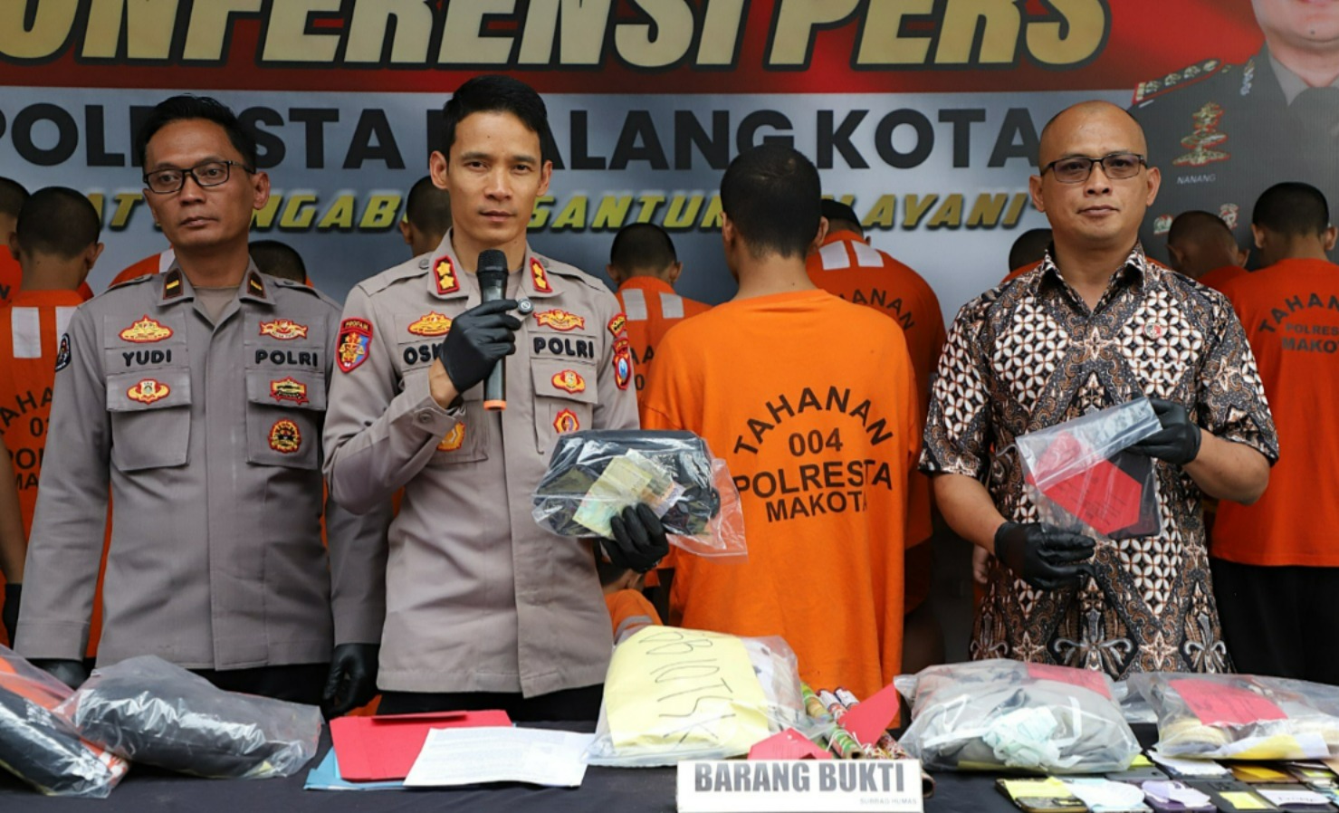 Polresta Malang Kota Tetapkan 17 Orang Tersangka Perusakan dan Pembakaran Pos Polisi Saat Unjuk Rasa Rusuh
