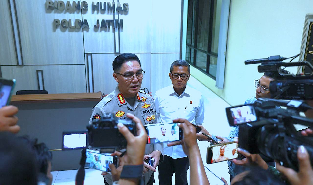 Polda Jatim Kembalikan Buku Sitaan yang Tidak Terkait dengan Tindak Pidana