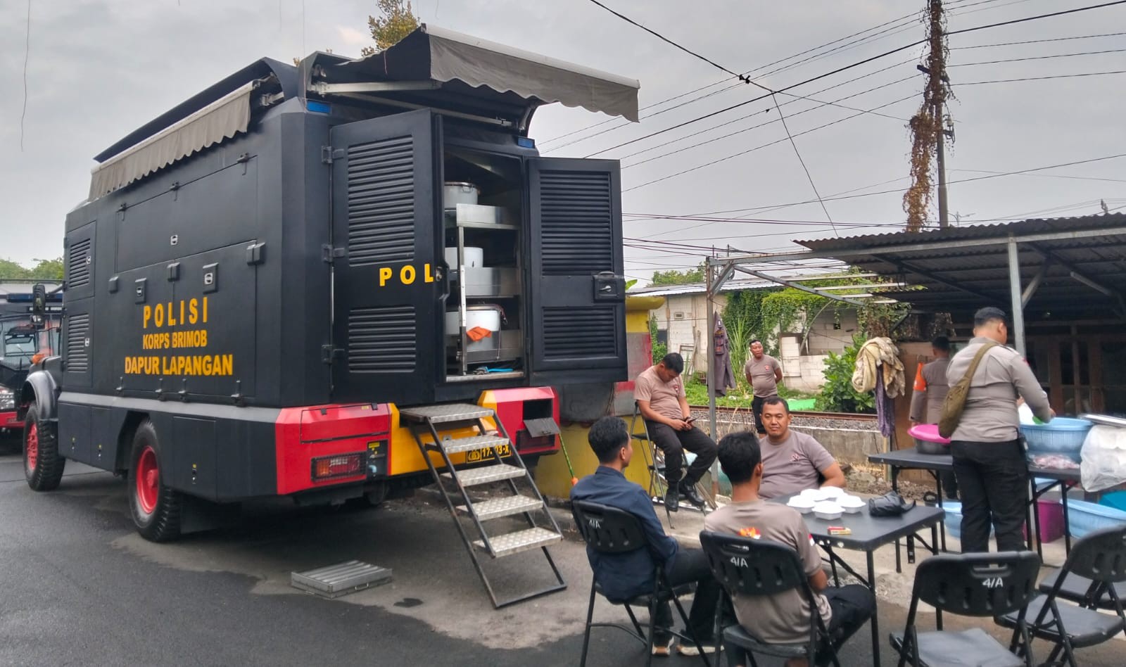 Polda Jatim Dirikan Dapur Lapangan di Ponpes Al Khoziny Sidoarjo