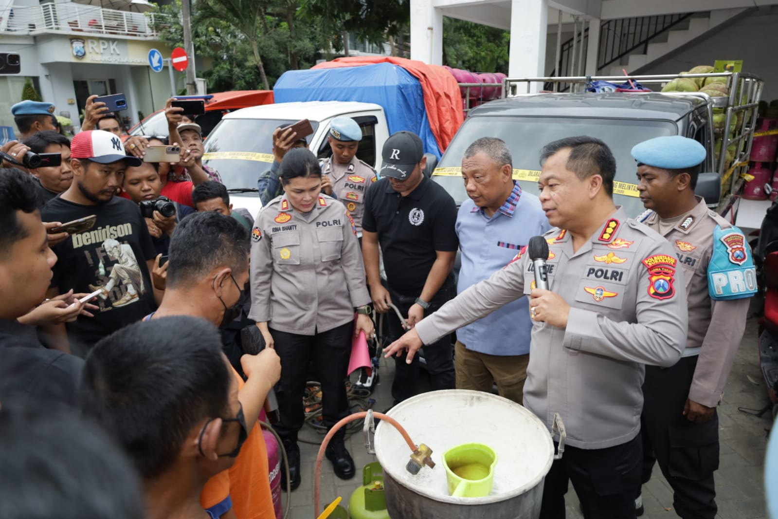 Polrestabes Surabaya Ungkap Sindikat Pengoplos LPG Bersubsidi 3kg ke 12kg