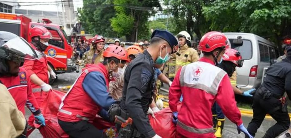 Aksi Heroik Kapolsek Kemayoran, Hingga Tangan Terluka Saat Lindungi Petugas Evakuasi Korban Kebakaran Terra Drone