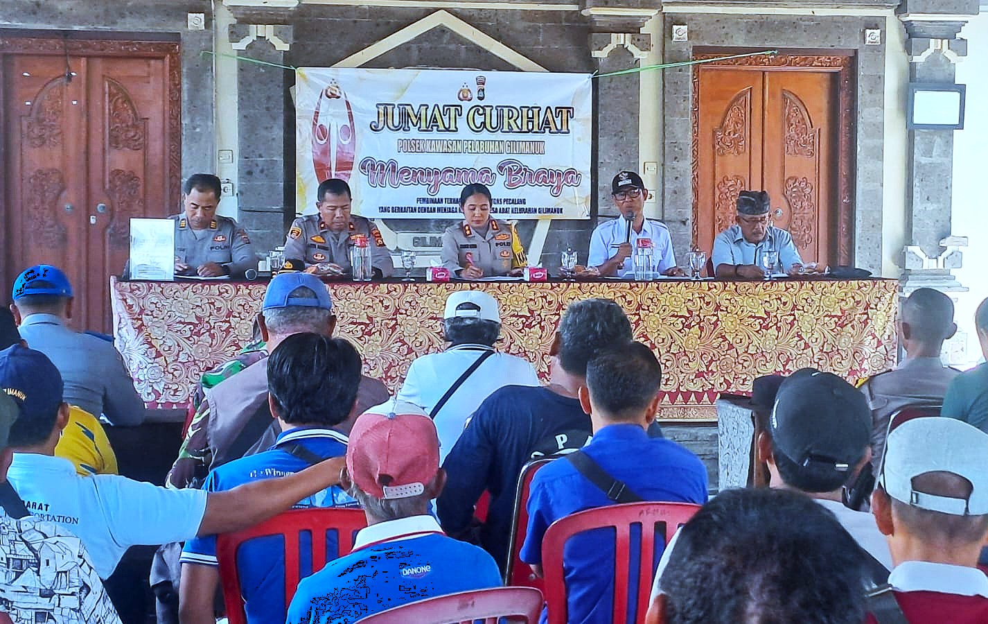 Kapolres Jembrana Gelar Jumat Curhat di Gilimanuk, Polri Tegaskan Komitmen Jaga Keamanan Jelang Nataru