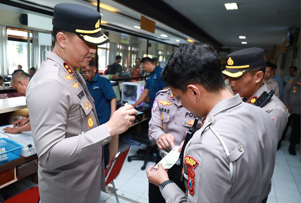 Kapolres Jember Kunjungi Kantor Samsat Pastikan Pelayanan Optimal