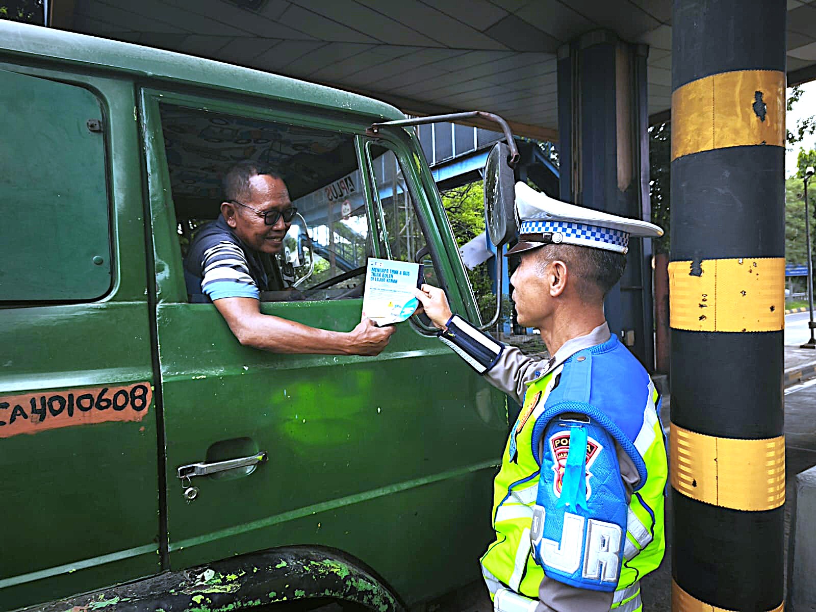 Operasi Keselamatan Semeru 2026 Ditlantas Polda Jatim Tertibkan Penggunaan Lajur Jalan Tol