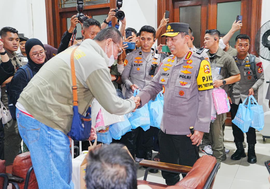 Tinjau Stasiun Tugu DIY, Kapolri Pastikan Puncak Arus Mudik Berjalan Aman