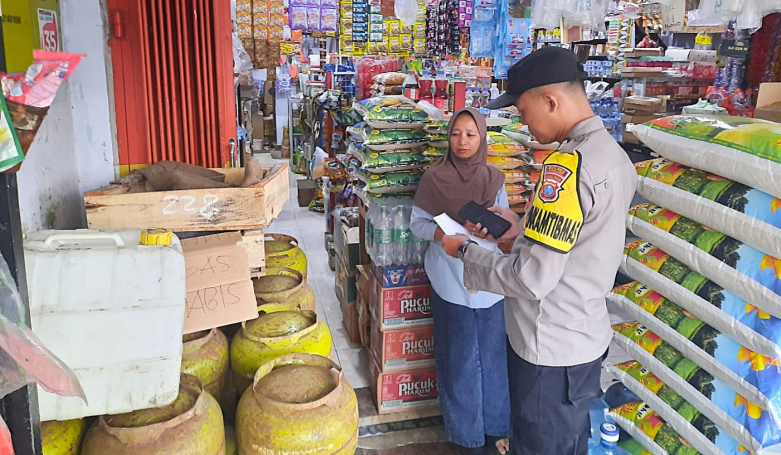 Polres Lumajang Intensifkan Pengecekan LPG 3 Kg, Pastikan Distribusi Tepat Sasaran
