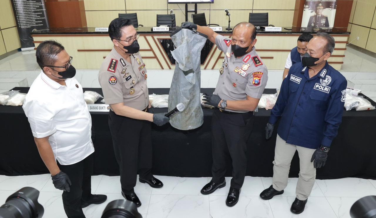 Polda Jatim Lakukan Uji Laboratoris Terkait Temuan Diduga Narkotika 27,83 Kg di Pesisir Giligenting Sumenep