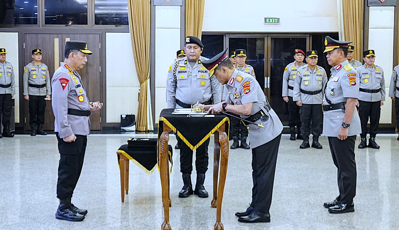 Kapolri Pimpin Pelantikan dan Sertijab Sejumlah PJU Mabes Polri dan Kapolda