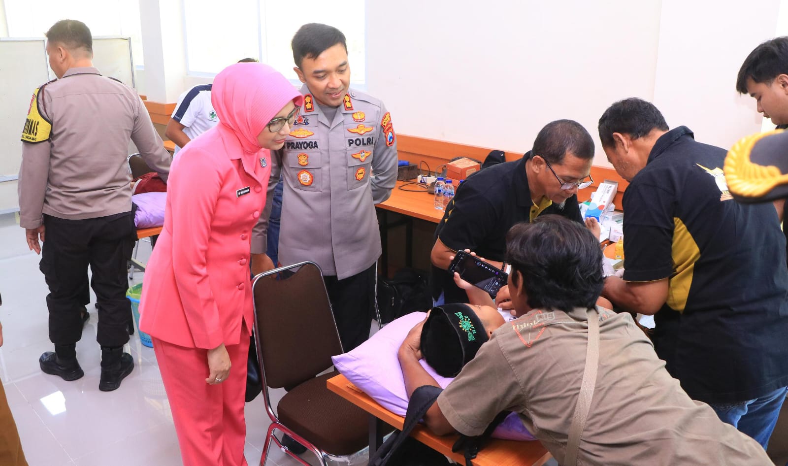 Ratusan anak dari berbagai wilayah di Kabupaten Ngawi mengikuti khitanan massal dengan penuh antusias