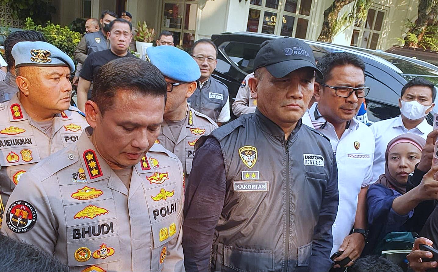 Kortas Tipidkor dan Polda Metro Geledah Cafe dan Money Changer