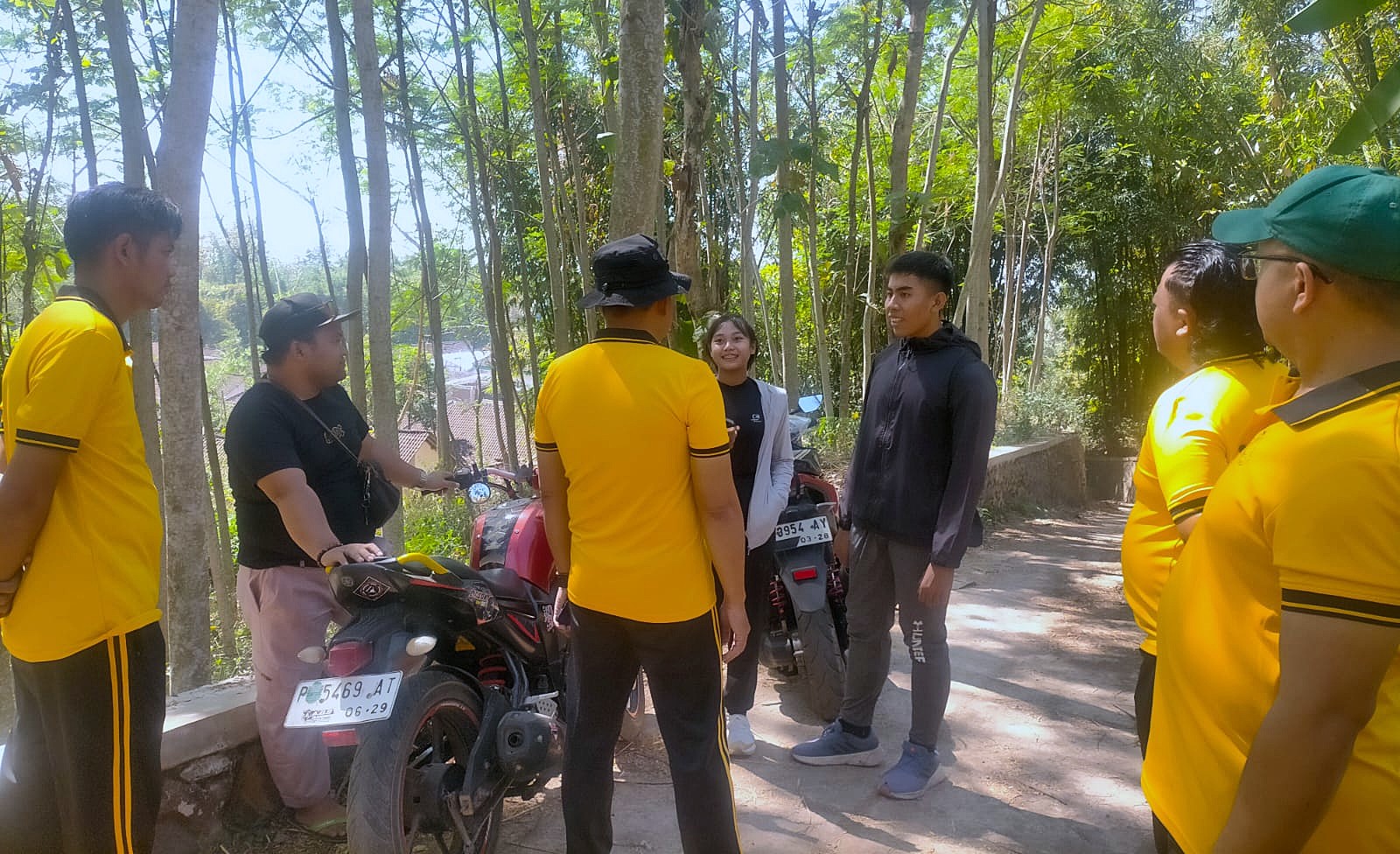 Respon Cepat Call Center 110 Polres Bondowoso Selamatkan 2 Warga Tersesat di Puncak Mahadewa Curahdami