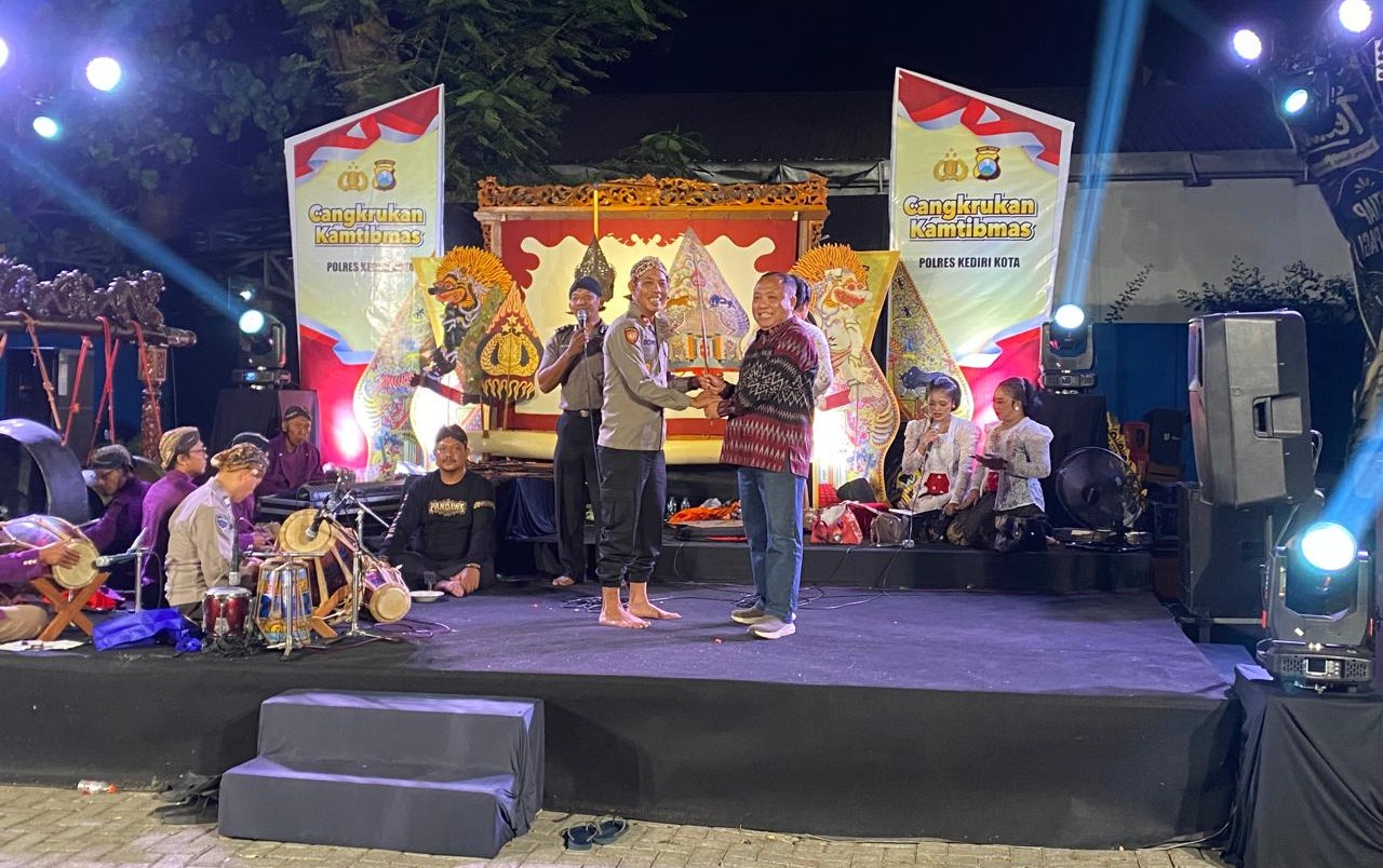 Gelar Wayang Cangkrukan, Polres Kediri Kota Edukasi Kamtibmas Lewat Seni Budaya
