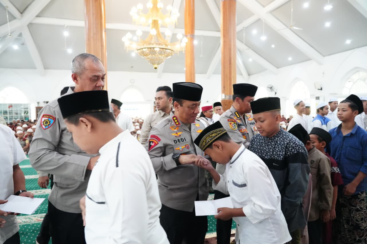 Hari Bhayangkara ke-80 Santuni Anak Yatim, Wakapolri Tanamkan Kepedulian Sosial Taruna Akpol