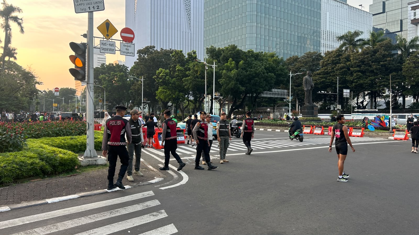 Korsabhara Baharkam Polri Beri Rasa Aman Bagi Warga di Kawasan CFD Bundaran HI hingga Sarinah