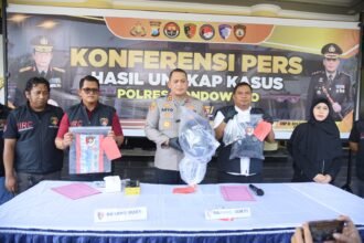Polisi juga meluruskan informasi, bahwa pelaku berjumlah dua orang dan sempat terlibat duel dengan petugas keamanan Bank BRI.
