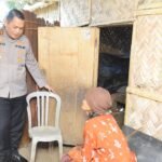 Polri Peduli, Polres Bondowoso Santuni Nenek Sebatangkara