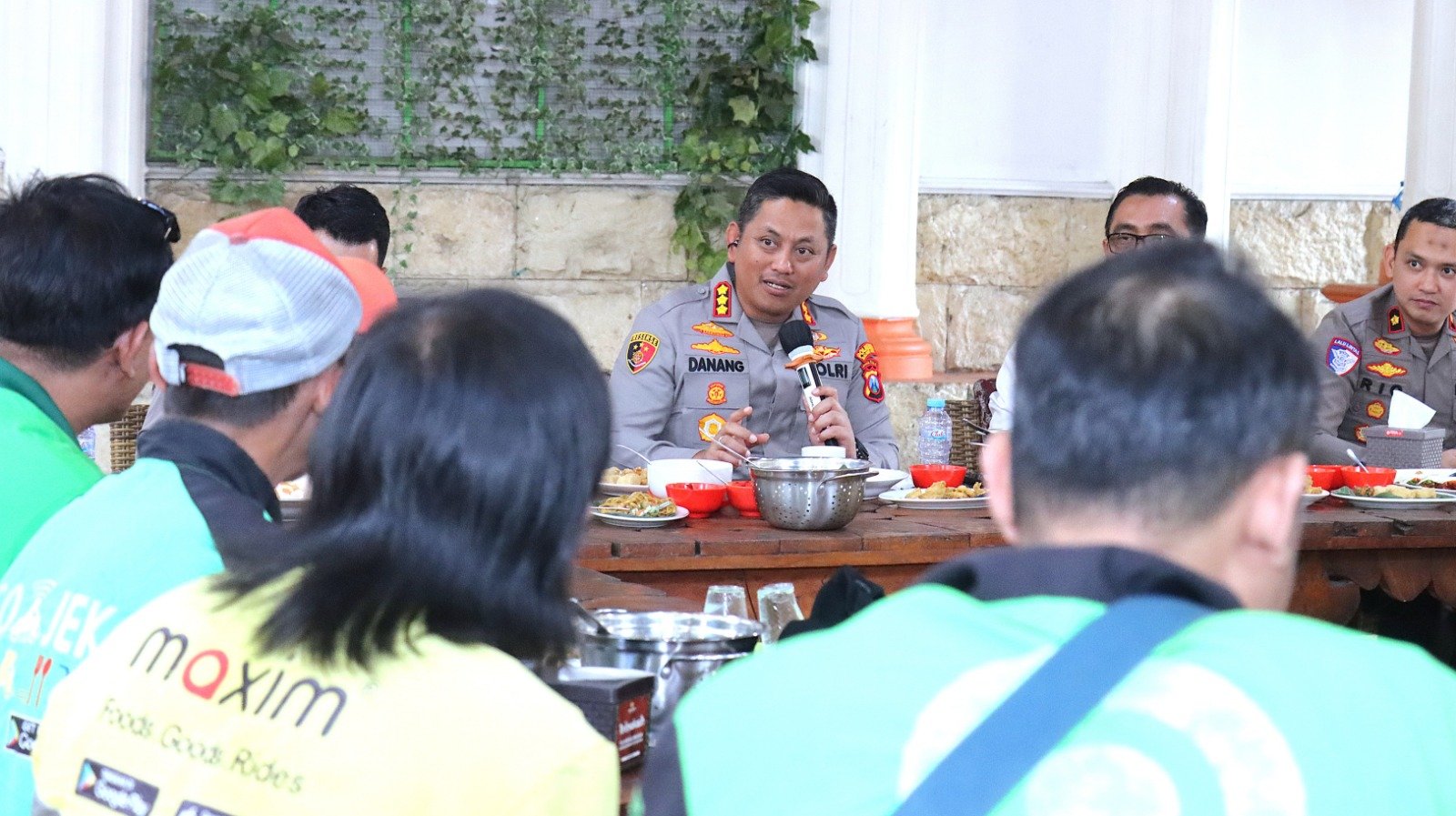 Kapolresta Malang Kota Silaturahmi dengan Komunitas Ojol, Bahas Solusi Permasalahan Driver Hingga Siapkan Doa Bersama