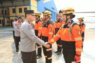 Polri kembali memberangkatkan personel, tim SAR, anjing pelacak K9, serta bantuan logistik untuk mendukung penanganan bencana gempa bumi di wilayah Nusa Tenggara Timur (NTT). Pemberangkatan dilakukan dari Bandar Udara Pondok Cabe Polri, Tangerang Selatan