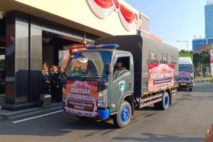 Di Hari Kemerdekaan, Polri Serentak Gerakkan 44 Truk Bantuan untuk Masyarakat Terdampak Gempa Flores