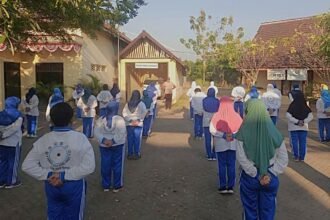 Terapi Ling Tien Kung: Cara Unik Bhabinkamtibmas Polres Blitar Bikin Warga Makin Sehat dan Kompak