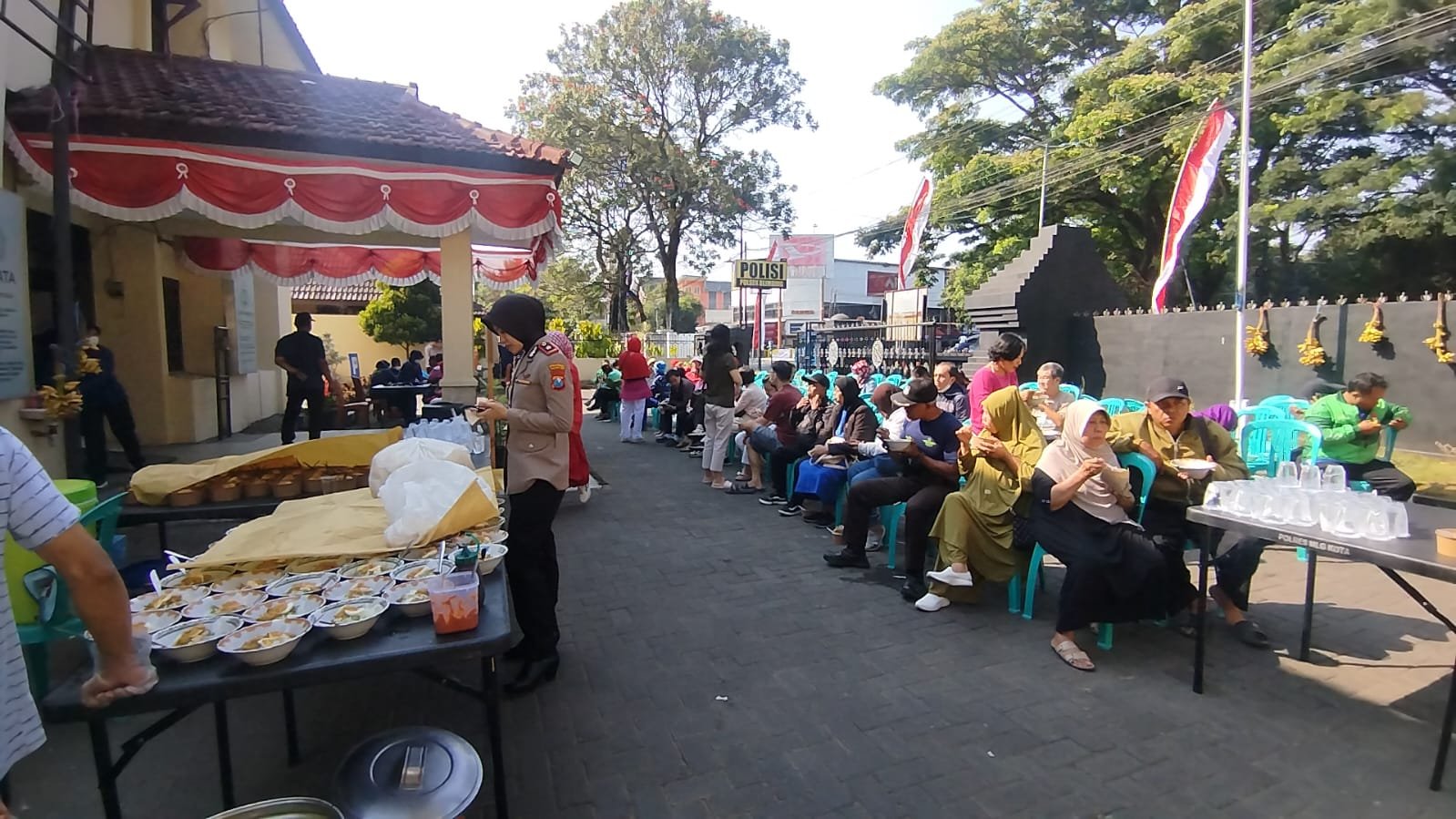 Polresta Malang Kota Sapa Warga melalui Baktikes dan Makan Bersama Gratis