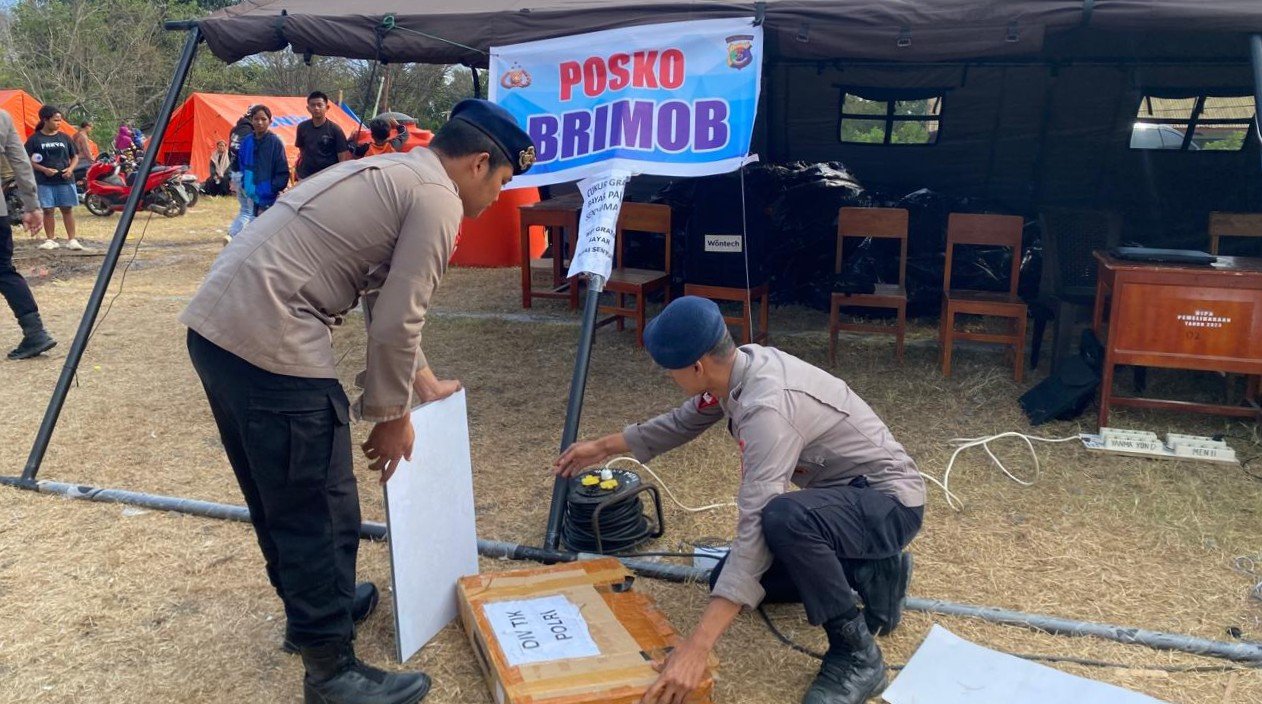 Personel Korbrimob Polri Terus Bergerak, Evakuasi Korban dan Penuhi Kebutuhan Warga Terdampak Gempa