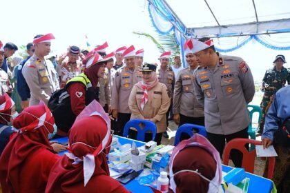 Ekspedisi Merah Putih Tiba di Rupat, Polda Riau Bantu Nelayan hingga Tanam 1.000 Mangrove