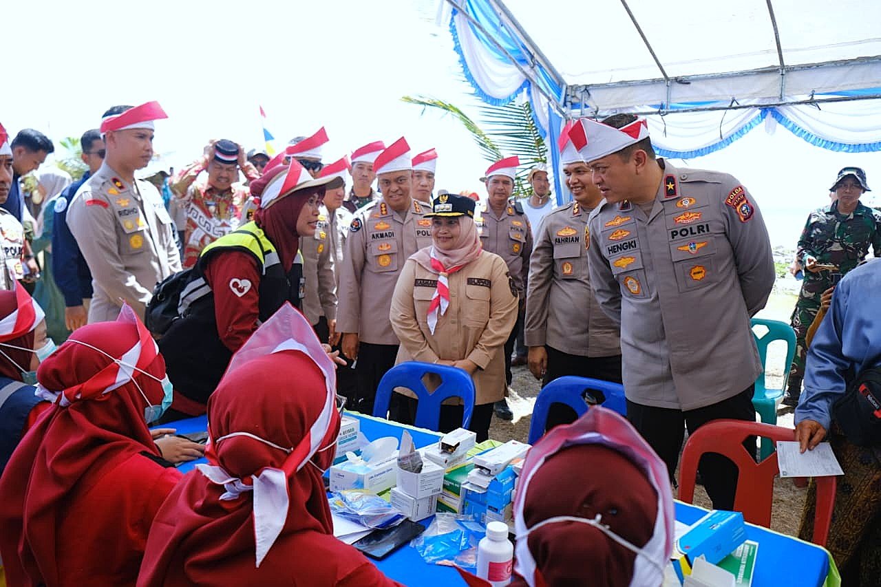 Ekspedisi Merah Putih Tiba di Rupat, Polda Riau Bantu Nelayan hingga Tanam 1.000 Mangrove