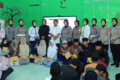Sambut Hari Jadi ke - 78, Polwan Polres Ngawi Edukasi Santri Cegah Kenakalan Remaja