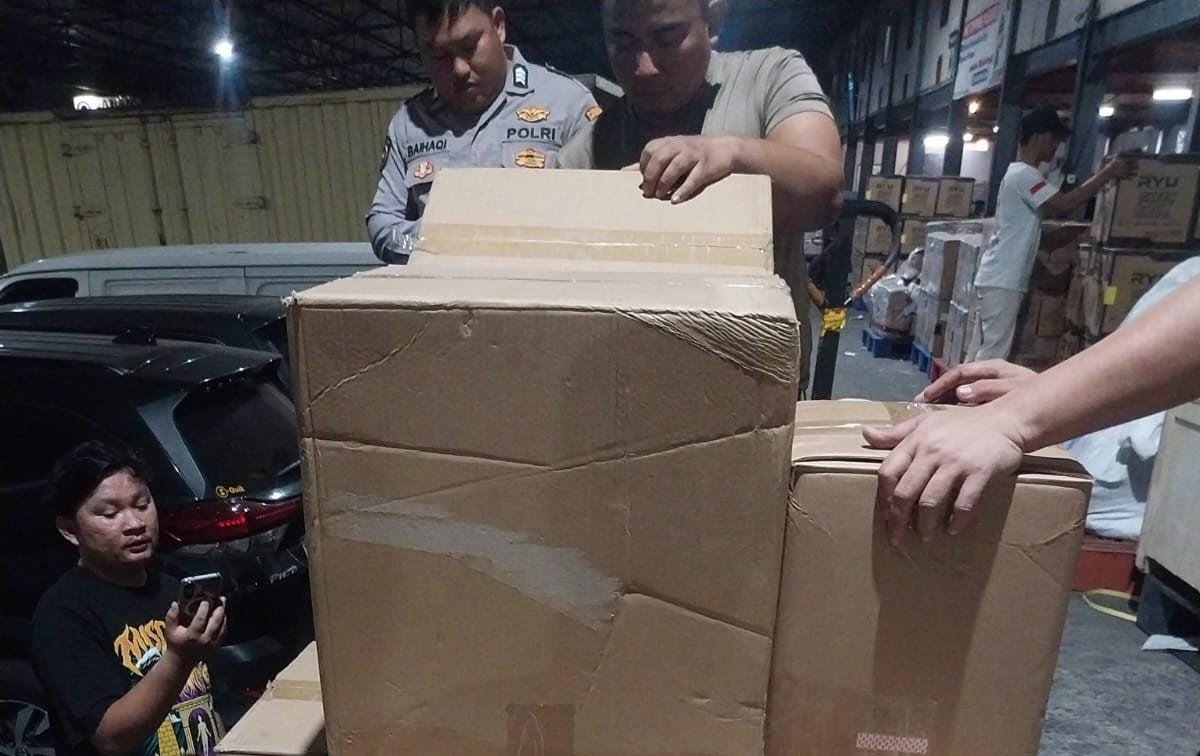 Bantuan Karhutla Polri Tiba di Kalbar, Distribusi ke Wilayah Lain Bertahap