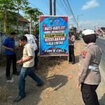 Edukasi ini menyasar para pengguna jalan secara langsung, mulai dari pengendara roda dua, pengemudi angkutan barang, hingga pelajar sekolah