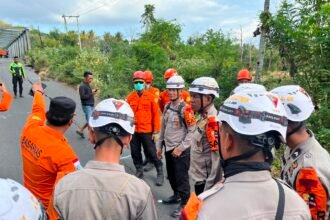 Hari Ke-4 Pascagempa, Polri Terus Bergerak Brimob dan Bantuan Logistik Konsisten Dikirim ke NTT