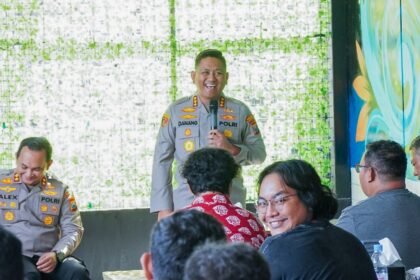 Kapolresta Malang Kota Ajak Media dan Suporter Jaga Kamtibmas, Dorong Aremania Bonek Rawat Kedamaian Sepak BolaKapolresta Malang Kota Ajak Media dan Suporter Jaga Kamtibmas, Dorong Aremania Bonek Rawat Kedamaian Sepak Bola